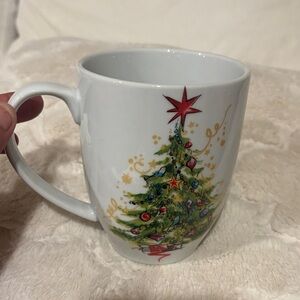 Pottery Barn Christmas Tree Mug set of 4 in the box
